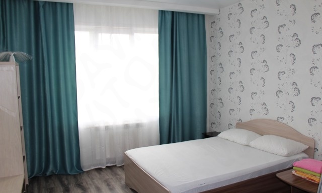 2-комн., октябрьский, байкальская, д.192, 3/5 эт., панель, 57/38/8 м2, посуточно