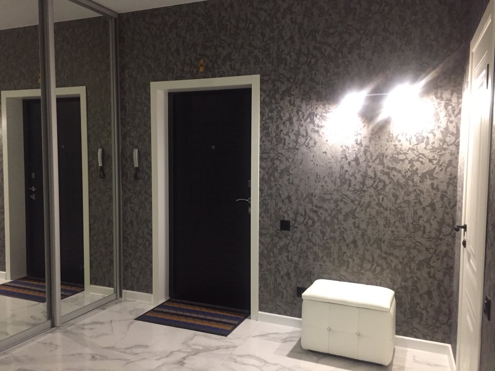 2-комн., октябрьский, байкалькая, д.232а, 6/10 эт., монолит-кирпич, 75/50/15 м2, посуточно