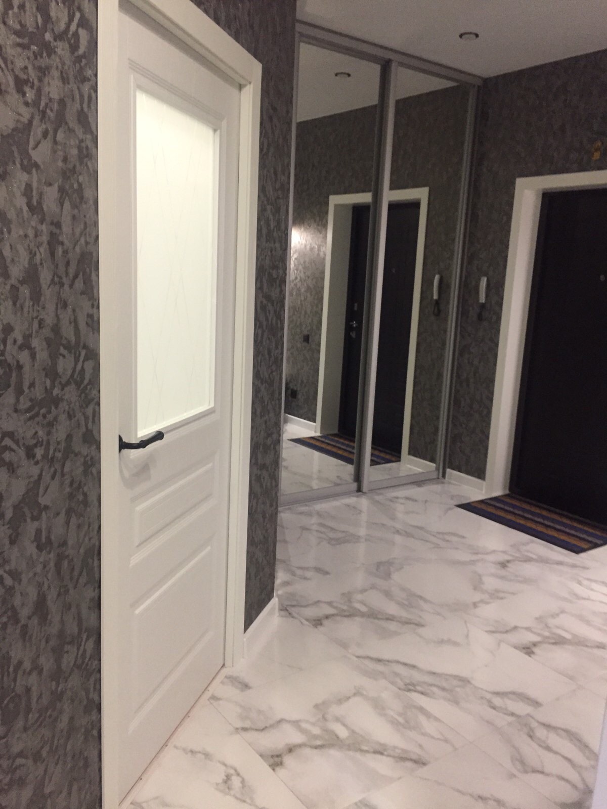 2-комн., октябрьский, байкалькая, д.232а, 6/10 эт., монолит-кирпич, 75/50/15 м2, посуточно