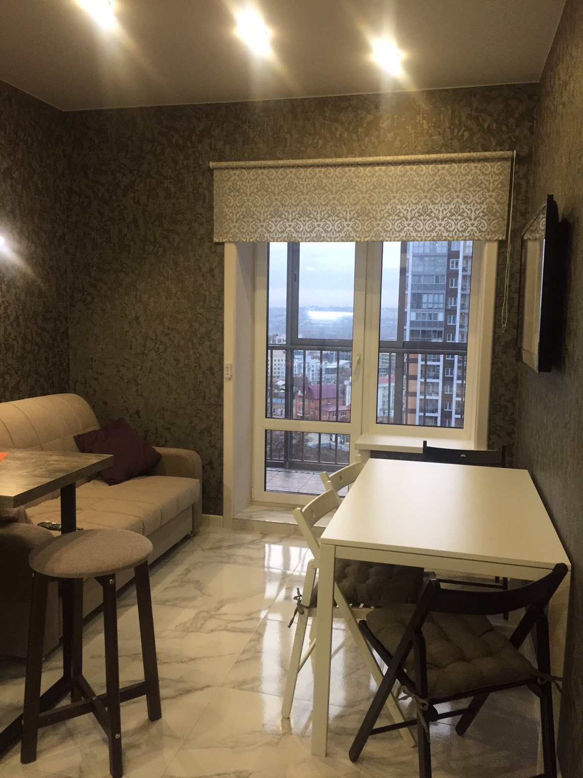 2-комн., октябрьский, байкалькая, д.232а, 6/10 эт., монолит-кирпич, 75/50/15 м2, посуточно